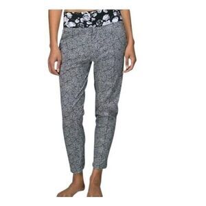 Lululemon Departure Joggers Athletic Pants Women’s Size 4 Black Floral